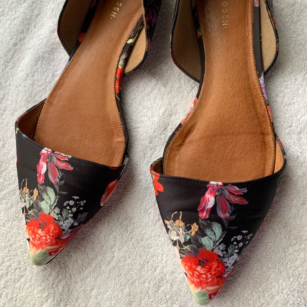 Halogen Floral Pointy Toe Flats